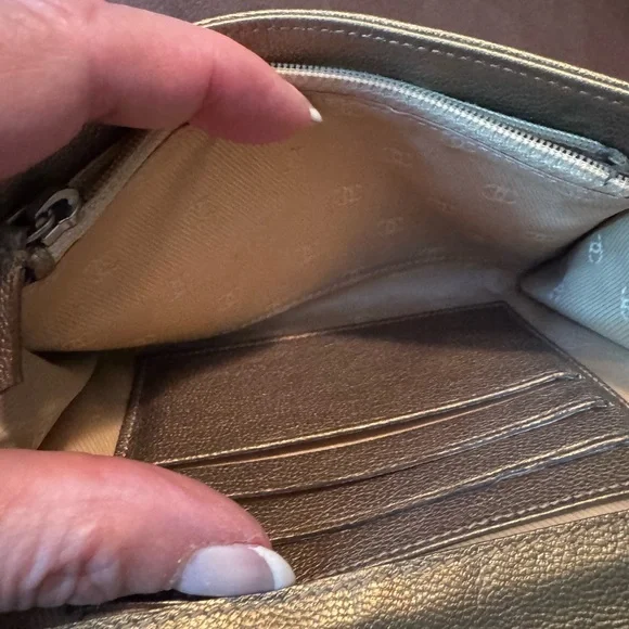 RARE VINTAGE Chanel Gold Wallet In Good Condition With COA - Picture 14 of 17